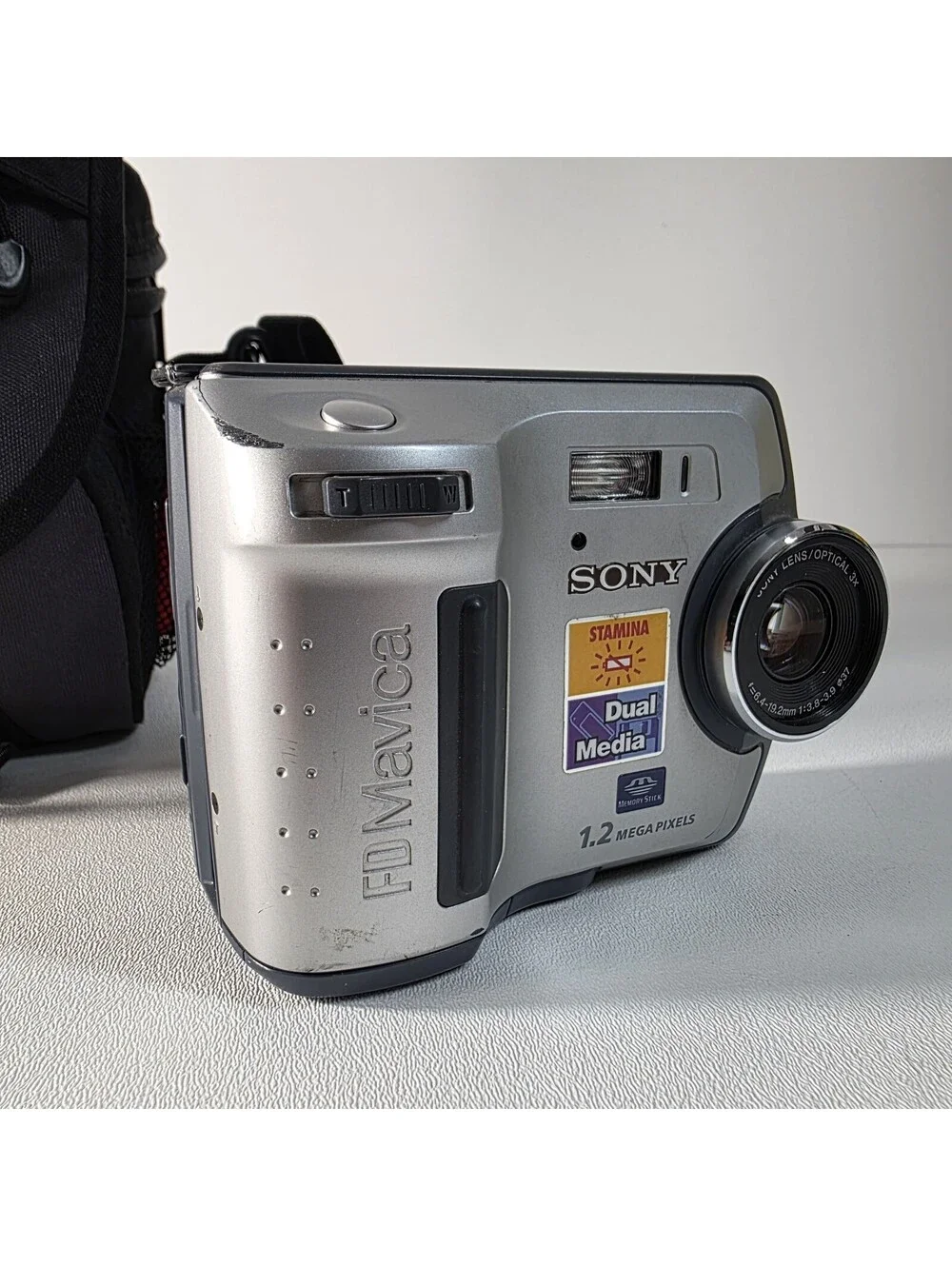 Sony Mavica MVC-FD100 1.2MP Digital Camera Silver and Bag DOESNT COME W/ CHARGER